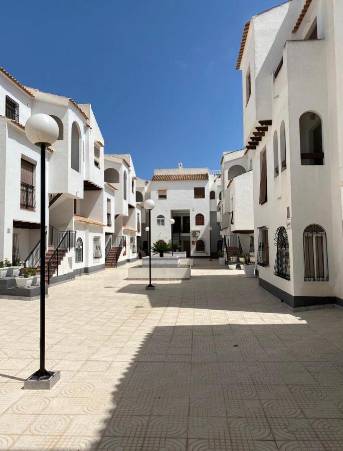 Apartment El Paraiso, 1 Bedroom 300M From The Sea تورّيفيِخا المظهر الخارجي الصورة